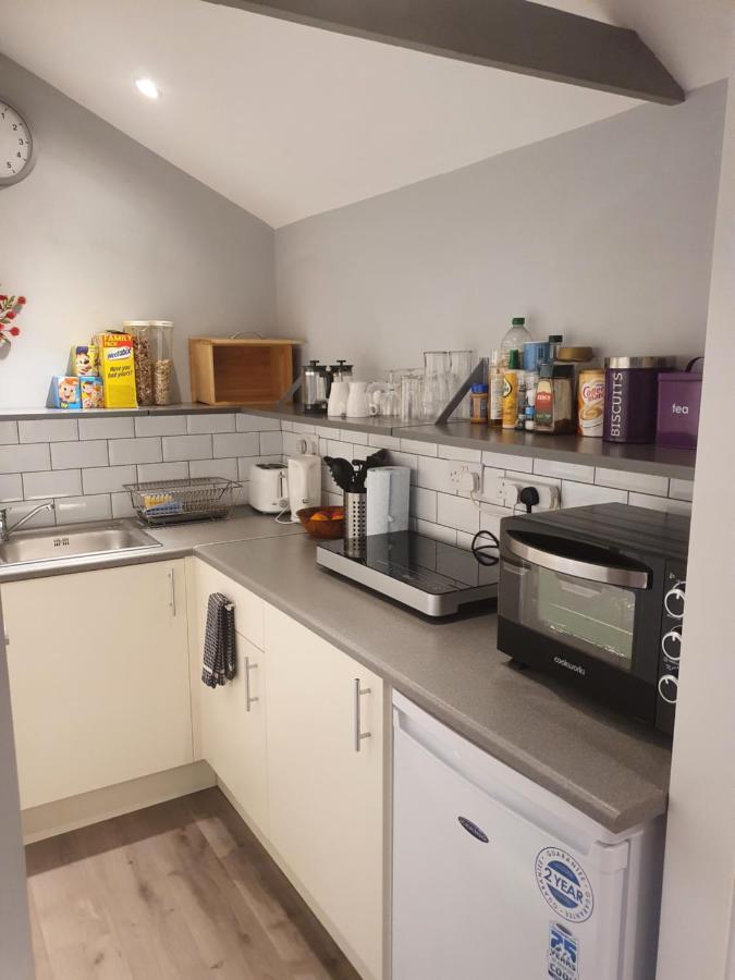 Sally'S Bed And Breakfast Luton  Exterior foto