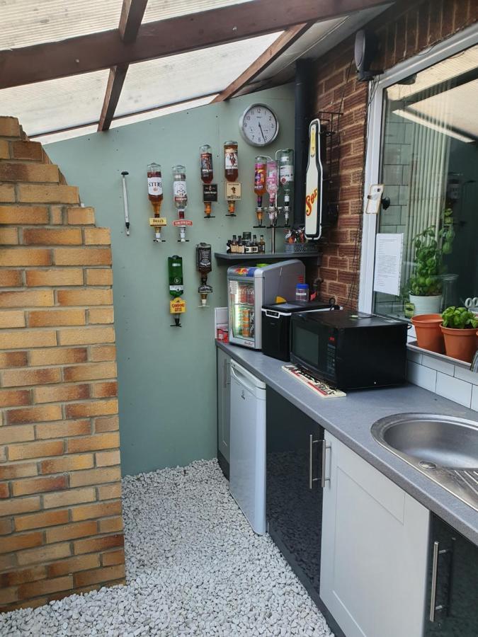 Sally'S Bed And Breakfast Luton  Exterior foto
